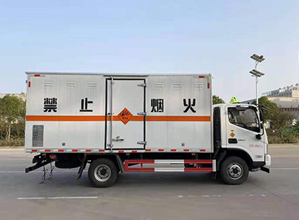 白茅湖农场爆破器材运输车