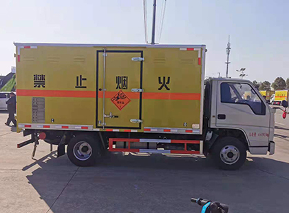 白茅湖农场爆破器材运输车工人安全操作规范与智能技术保障